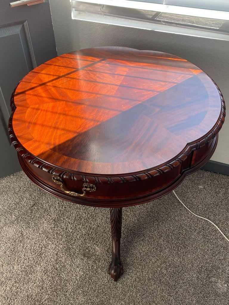 Classic mahogany accent table by Henkel-Harris with a clover-shaped top and decorative pedestal, ideal for any room.