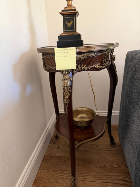 Sure! However, I don't see any images attached. Please upload the images or provide a visual description of them, so I can generate the three distinct alt texts for you.