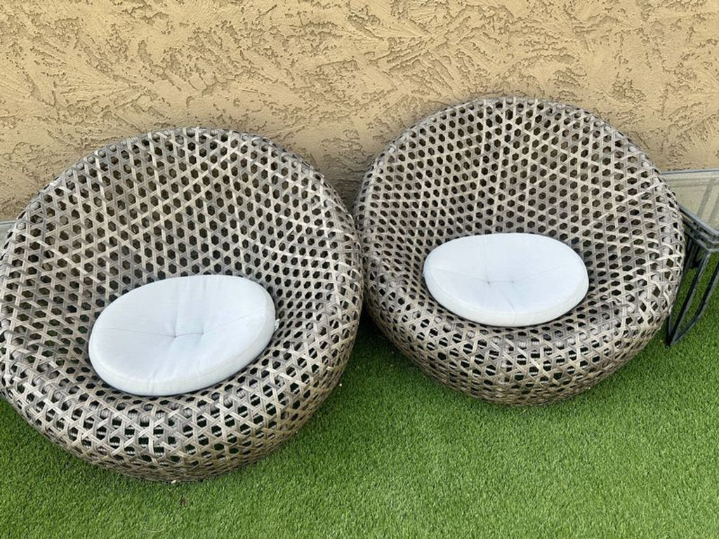 two shoes are sitting on a rug 