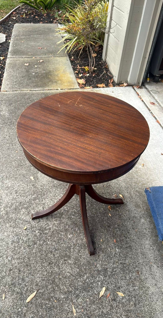 Certainly! Since you haven't provided the images or their full description, I will draft three distinct, general alt text examples for an "End Table." If you clarify the visual details, I can revise these for more accuracy.