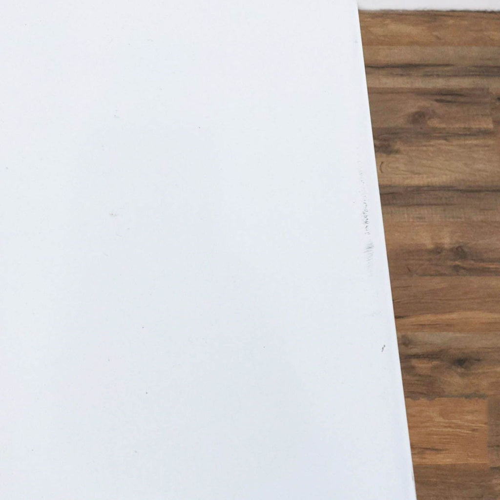 Autonomous adjustable white desk featuring a robust steel frame; ideal for ergonomic workspaces.