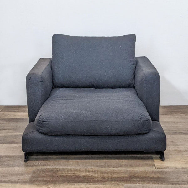 Modern Reperch Easytime Chair with a minimalist design, featuring a large cushion, removable covers, and dark steel legs.