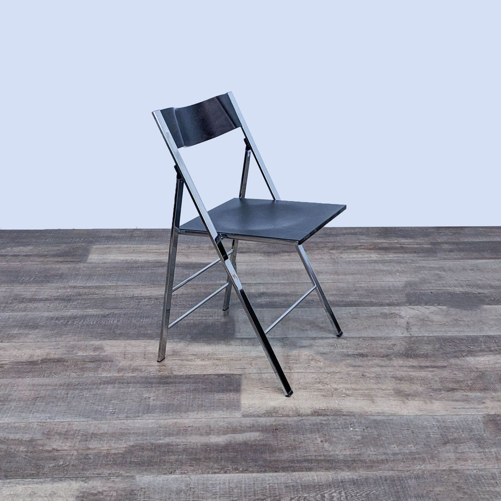 Resource Furniture declic Folding Pocket Chair