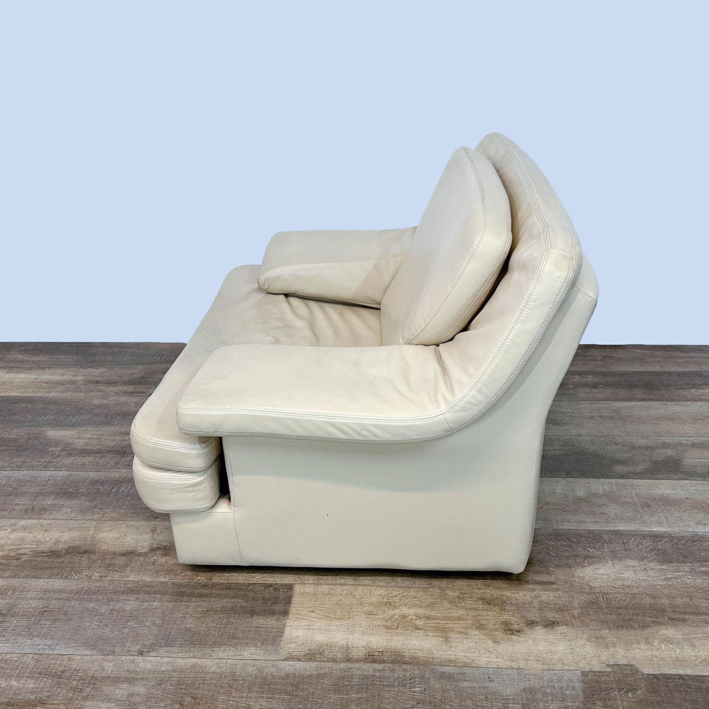 Contemporary Leather Lounge Chair