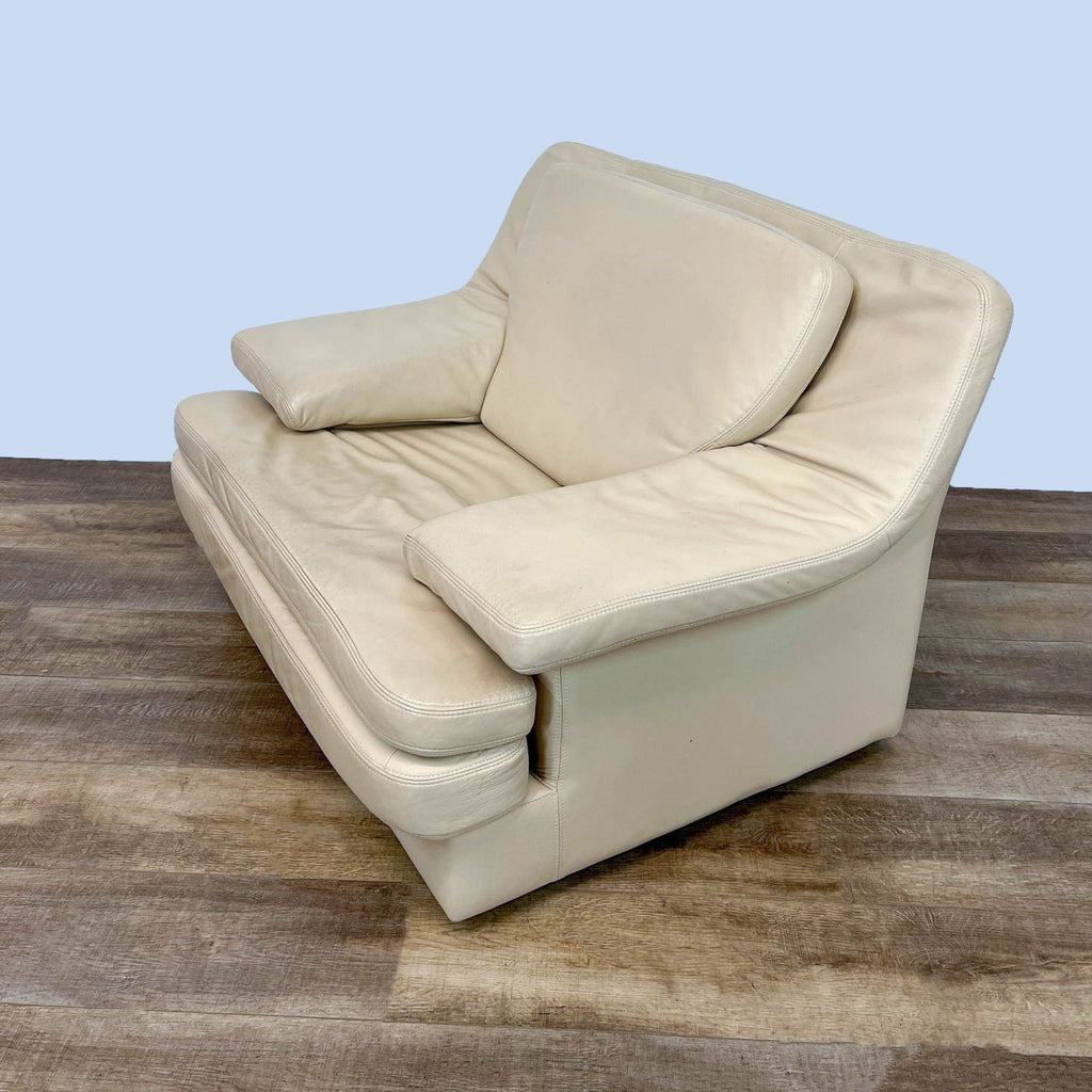 Contemporary Leather Lounge Chair